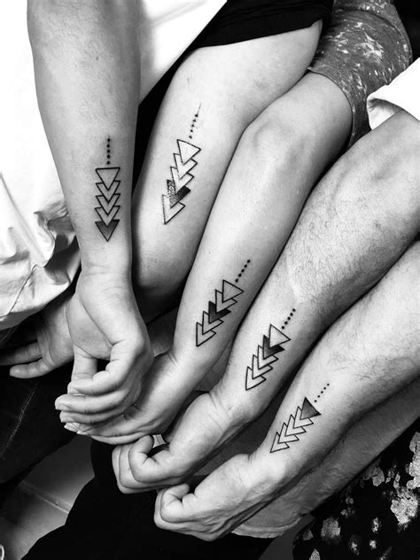 tatuajes de hermanos|71 tatuajes de Hermanos con significados para honrar el vínculo ...